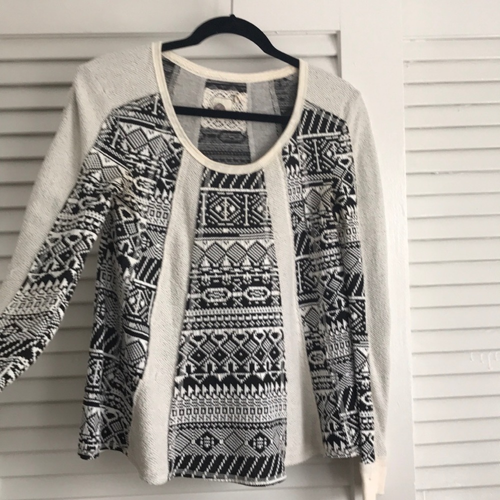 Black and white printed swing sweater